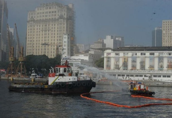 Comitê testa plano de controle de vazamento na Baía de Guanabara Comitê testa plano de controle de vazamento na Baía de Guanabara