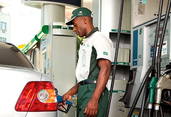 Preço da gasolina deve fechar o ano com aumento de 5% Preço da gasolina deve fechar o ano com aumento de 5%