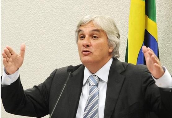 Imprensa internacional repercute prisões de Delcídio do Amaral e André Esteves Imprensa internacional repercute prisões de Delcídio do Amaral e André Esteves