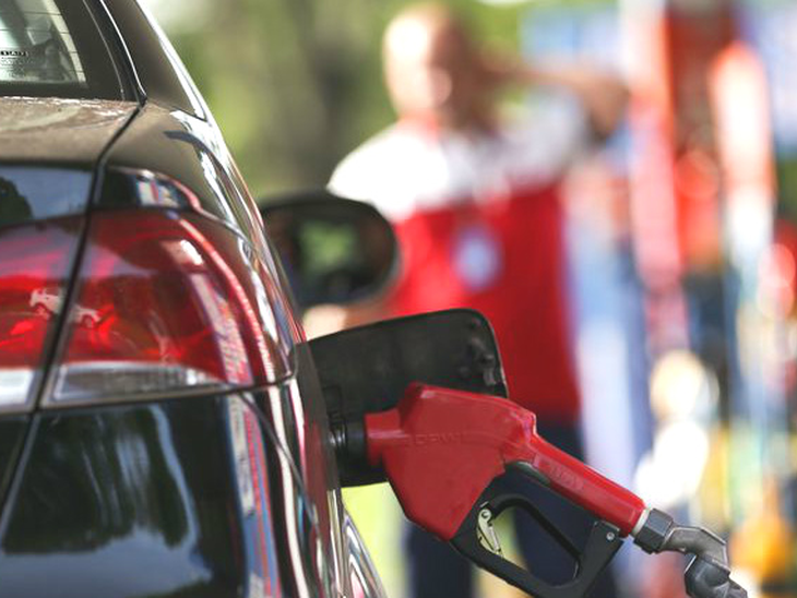 Preços da gasolina e do diesel baixam neste sábado  