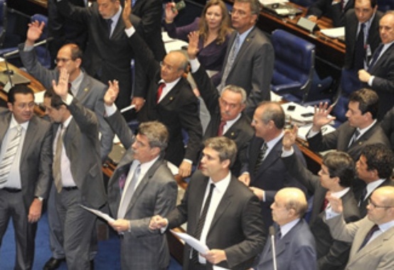 Senado aprova substitutivo que trata da partilha dos royalties Senado aprova substitutivo que trata da partilha dos royalties