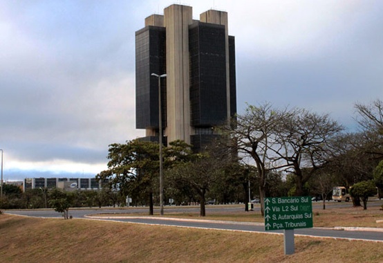 Copom mantém Selic em 14,25% ao ano Copom mantém Selic em 14,25% ao ano