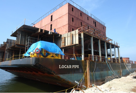 Primeira balsa de lançamento de dutos brasileira ficará pronta em julho Primeira balsa de lançamento de dutos brasileira ficará pronta em julho