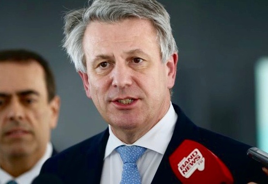 De acordo com Ben van Beurden da Shell, a empresa pretende investir US$ 10 bi no pré-sal nos próximos quatro anos De acordo com Ben van Beurden da Shell, a empresa pretende investir US$ 10 bi no pré-sal nos próximos quatro anos
