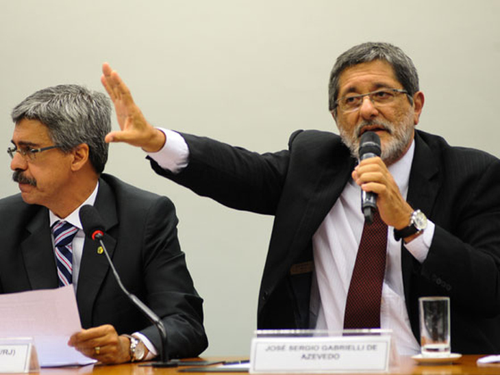 Gabrielli: "É preciso separar Petrobras dos que desviaram recursos dela"