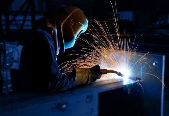 Emprego na indústria recua 0,4% em novembro Emprego na indústria recua 0,4% em novembro