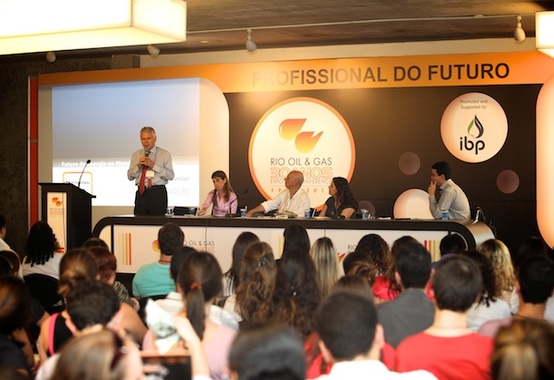 "Profissional do Futuro" orienta e incentiva estudantes "Profissional do Futuro" orienta e incentiva estudantes