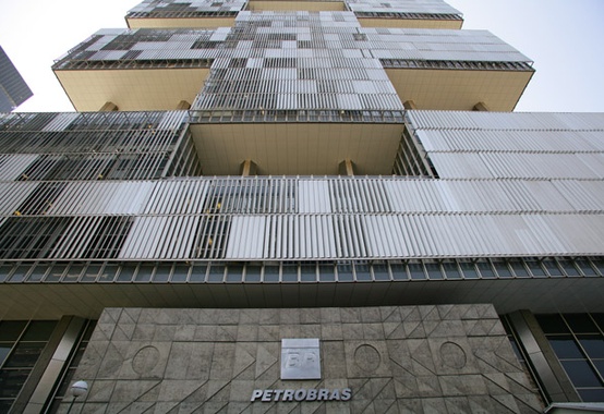 Petrobras capta US$ 2,5 bilhões no exterior Petrobras capta US$ 2,5 bilhões no exterior