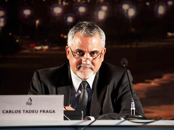 Carlos Tadeu Fraga recebe prêmio pela liderança na indústria de petróleo
