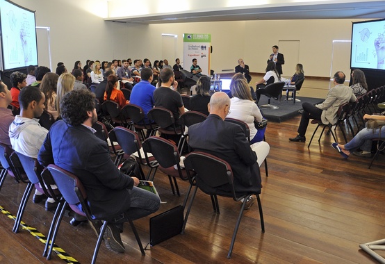 Milhares de profissionais e estudantes do setor de óleo e gás discutem novos avanços tecnológicos Milhares de profissionais e estudantes do setor de óleo e gás discutem novos avanços tecnológicos