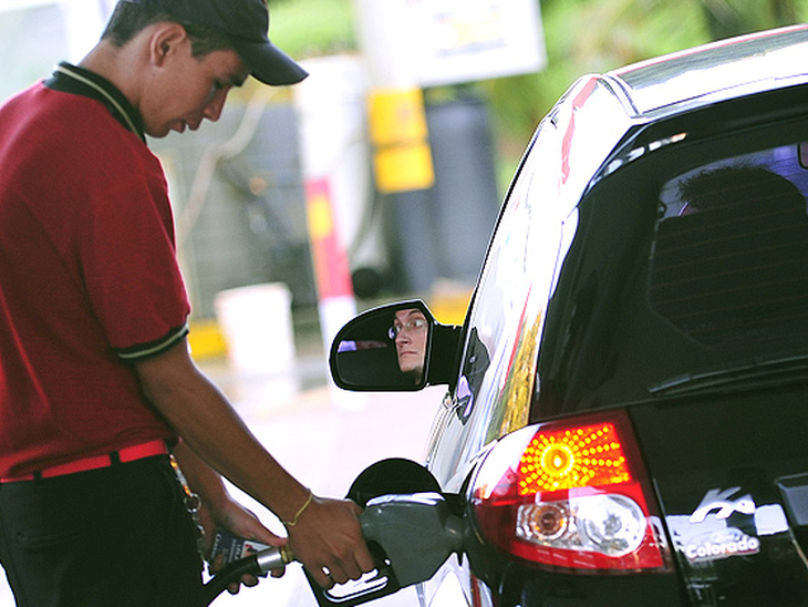 Copom mantém projeção de aumento da gasolina em 5% este ano
