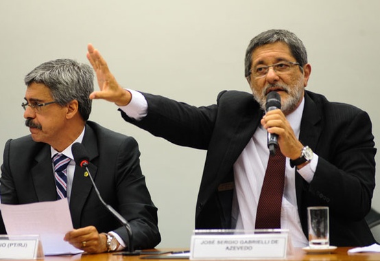 Gabrielli: "É preciso separar Petrobras dos que desviaram recursos dela" Gabrielli: "É preciso separar Petrobras dos que desviaram recursos dela"