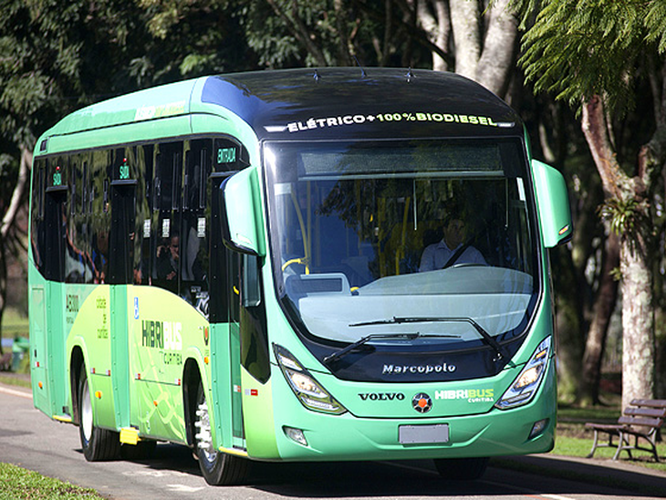Curitiba é a primeira cidade do país a produzir ônibus elétrico