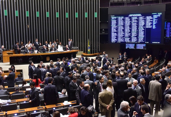 Fica para terça, dia 5 votação do parecer sobre exclusividade da Petrobras Fica para terça, dia 5 votação do parecer sobre exclusividade da Petrobras
