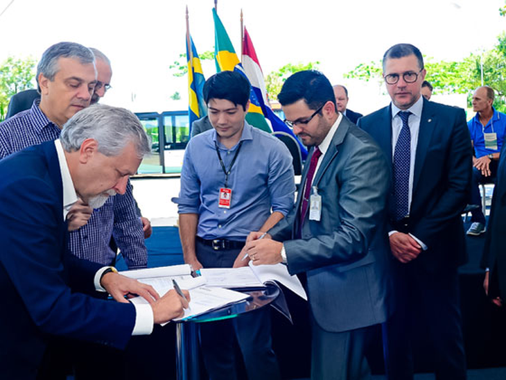 Embaixador diz que acordo Itaipu-Scania fortalece relação bilateral entre Brasil e Suécia 