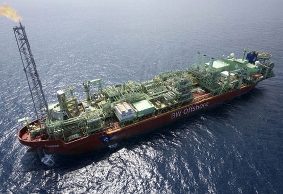 Petrobras instala dez plataformas e amplia capacidade de produção Petrobras instala dez plataformas e amplia capacidade de produção