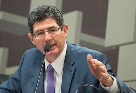 Dilma: "Levy fica" no Ministério da Fazenda Dilma: "Levy fica" no Ministério da Fazenda