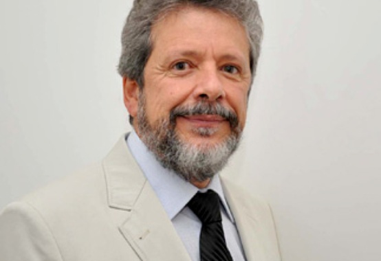 Revendas de combustíveis sobe em 2010 e fatura R$ 223 bi Revendas de combustíveis sobe em 2010 e fatura R$ 223 bi