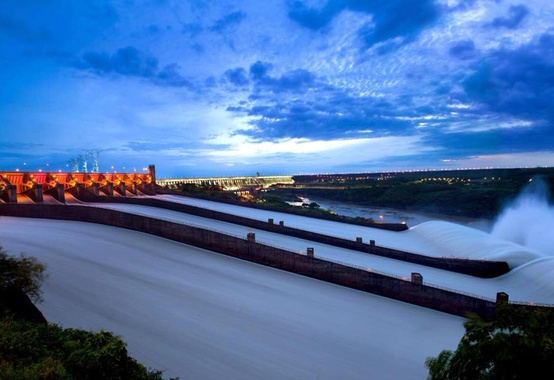 Itaipu reabre todas as 14 comportas do vertedouro Itaipu reabre todas as 14 comportas do vertedouro