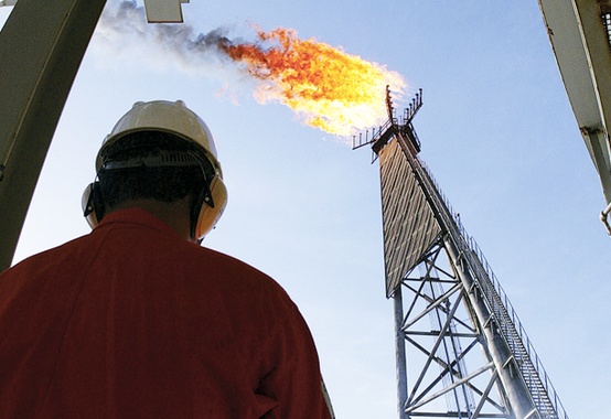 Produção no pré-sal alcança 300 mil barris de petróleo por dia Produção no pré-sal alcança 300 mil barris de petróleo por dia