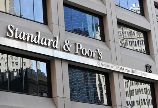 Standard & Poor's rebaixa nota de crédito e Brasil perde grau de investimento Standard & Poor's rebaixa nota de crédito e Brasil perde grau de investimento