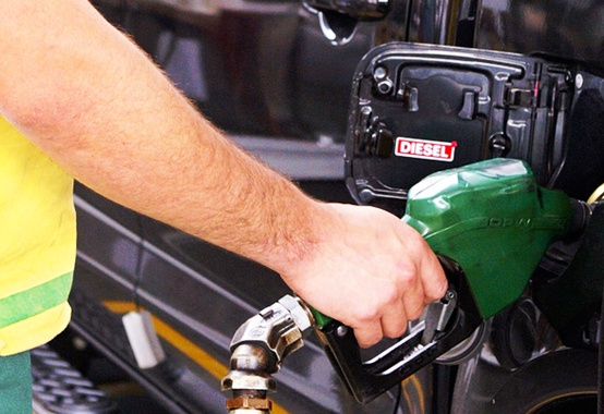 Preço do óleo diesel nas bombas deverá subir em média 4% Preço do óleo diesel nas bombas deverá subir em média 4%