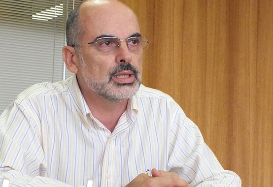 Crise no setor de petróleo vai deixar de gerar R$ 62 bi em renda para o Brasil Crise no setor de petróleo vai deixar de gerar R$ 62 bi em renda para o Brasil