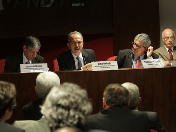 Ministro faz aula inaugural e se reúne com empresários em São Paulo