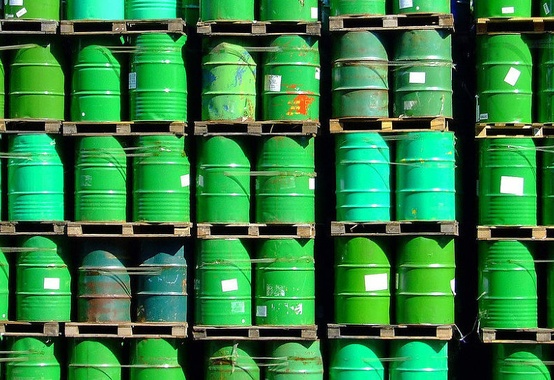 Estoques semanais de petróleo dos EUA caem em quase 5 milhões de barris Estoques semanais de petróleo dos EUA caem em quase 5 milhões de barris