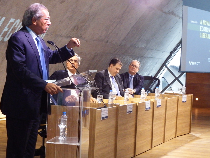 Durante evento no Rio, Paulo Guedes defende mais recursos do pré-sal para estados e municípios