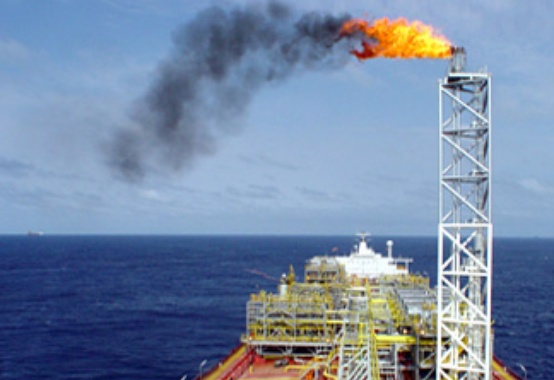 Produção de petróleo passa de 2 milhões de barris por dia em março Produção de petróleo passa de 2 milhões de barris por dia em março