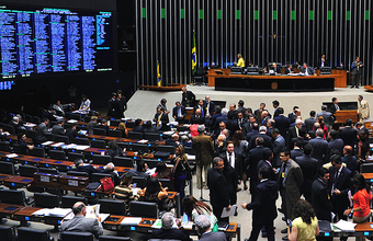 Câmara aprova texto-base da MP que reduz taxa de luz