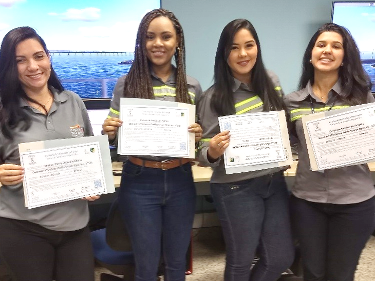 Turma de operadores de VTS composta exclusivamente por mulheres