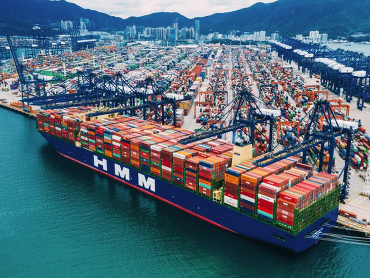 Porto chinês parado agrava caos no comércio marítimo global
