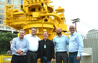 Para comemorar seus 70 anos, Petrobras instala monumento em Macaé