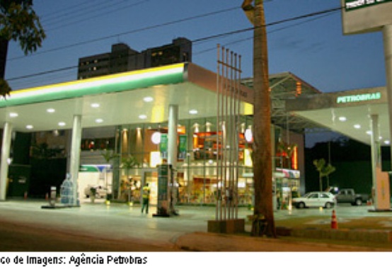 Preços da gasolina e do etanol voltam a cair na média nacional Preços da gasolina e do etanol voltam a cair na média nacional