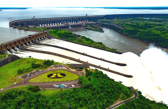 Itaipu alcança marca de 2,9 bilhões de MWh gerados desde 1984