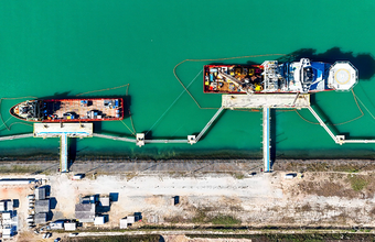 Vast e HIF Global assinam acordo para tancagem de e-Metanol no Porto do Açu