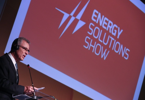 R$ 226 bilhões serão investidos em energia renovável nos próximos 10 anos, diz MME R$ 226 bilhões serão investidos em energia renovável nos próximos 10 anos, diz MME