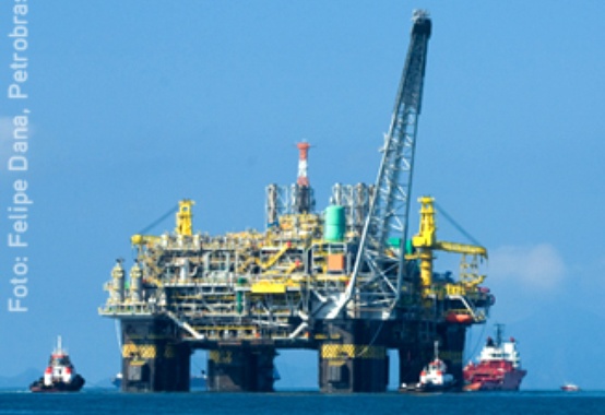 Primeira plataforma construída totalmente no país deverá chegar à Bacia de Campos hoje Primeira plataforma construída totalmente no país deverá chegar à Bacia de Campos hoje