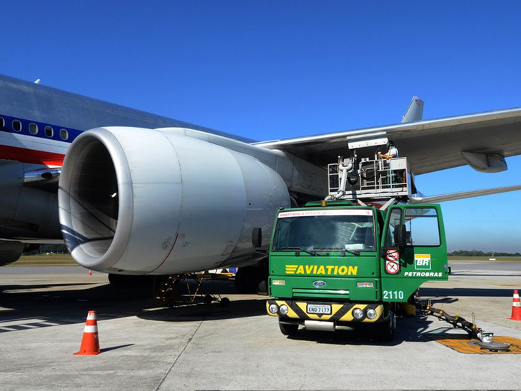 Petrobras e BR Distribuidora são notificadas pela ANP em investigação sobre gasolina de aviação