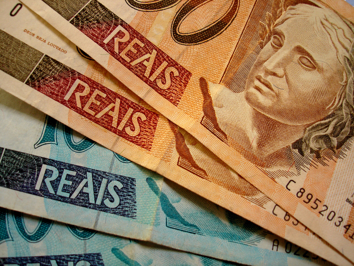 Arrecadação de impostos tem queda de 7,1% em abril