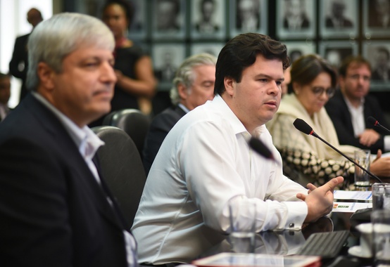Ministro Fernando Coelho Filho agradece trabalho de membros do Comitê do Gás Natural Ministro Fernando Coelho Filho agradece trabalho de membros do Comitê do Gás Natural