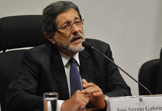 Juiz intima ex-presidente da Petrobras a depor no processo da Lava Jato Juiz intima ex-presidente da Petrobras a depor no processo da Lava Jato