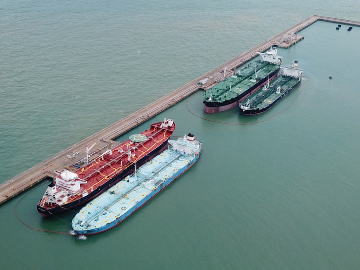Com duração de dois anos, Petrobras e Açu Petróleo assinam contrato para operação ship to ship no Porto do Açu