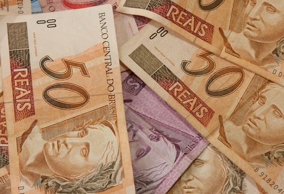 Mais de 70% dos brasileiros rejeitam a volta da CPMF, aponta pesquisa da CNI Mais de 70% dos brasileiros rejeitam a volta da CPMF, aponta pesquisa da CNI