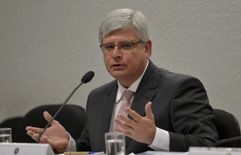 Janot rebate advogados e diz que não há distorção nas investigações