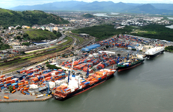 Agendamento online tenta acabar com filas no porto de Santos
