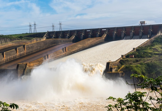Pico de vertimento deve atingir 10 mil m³ no domingo (12) Pico de vertimento deve atingir 10 mil m³ no domingo (12)