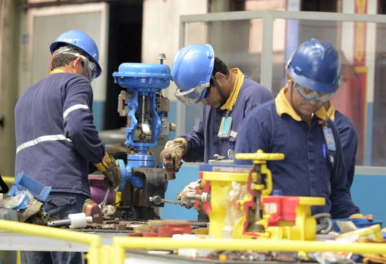 Indústria cresce no Nordeste e Sul; SP e RJ têm queda, divulga IBGE Indústria cresce no Nordeste e Sul; SP e RJ têm queda, divulga IBGE